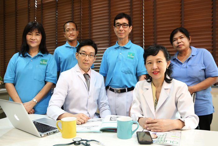 ดูแลแลผู้สูงอายุ ผู้ป่วยพักฟื้น ผู้ป่วยหลังผ่าตัด ฟื้นฟูร่างกาย ผู้ที่ช่วยเหลือตัวเองไม่ได้ อย่างใกล้ชิดตลอด 24 ชั่วโมง