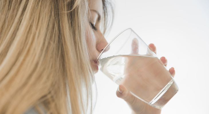 การดื่มน้ำที่บ่อยขึ้นจากการสูญเสียน้ำ
